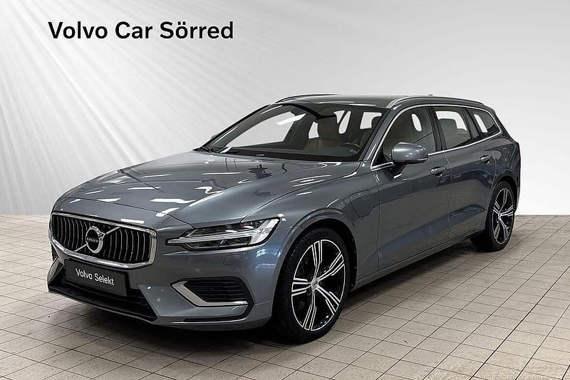 Grå Begagnad 2020 Volvo V60 Kombi | 319 000 kr (Lite dyr) - Bild 1/3