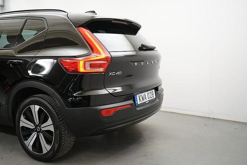 Begagnad Volvo XC40 Plus 185 kW (252 HK) 2022 Svart SUV
