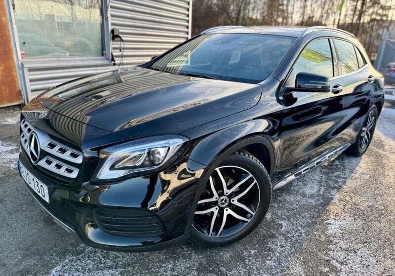 Svart Begagnad 2018 Mercedes GLA200 AMG SUV | 259 000 kr (Lite dyr) - Bild 1/4