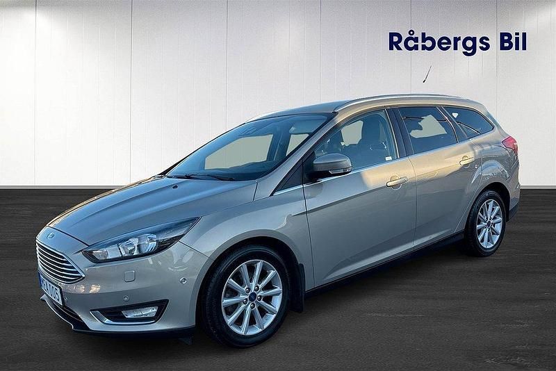 Grå Begagnad 2016 Ford Focus Titanium Kombi | 109 800 kr (Dyr) - Bild 1/4