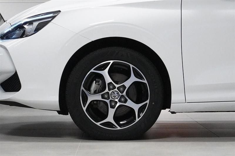 Begagnad MG MG3 Luxury 180 HK (132 kW) 2024 Vit Halvkombi