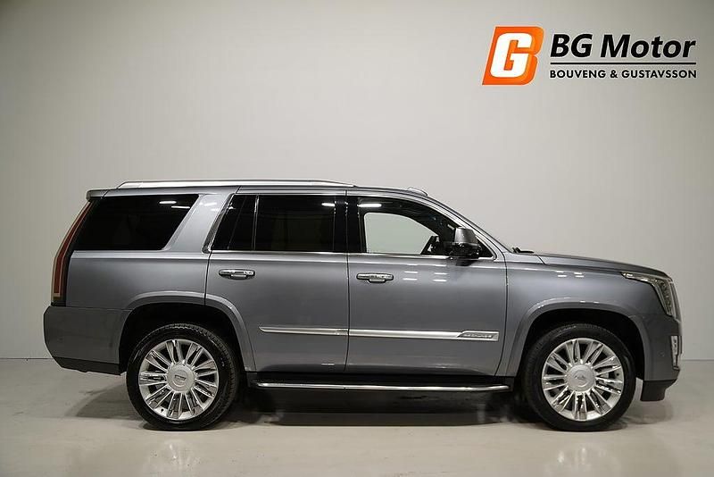 Begagnad Cadillac Escalade 426 HK (313 kW) 2017 Grå SUV