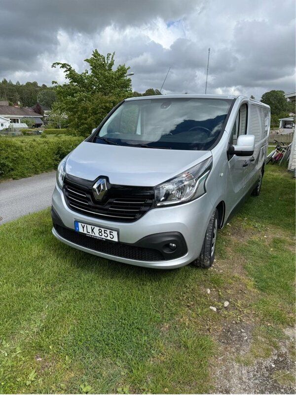 Silver Begagnad 2018 Renault Trafic Van | 125 000 kr (Superpris) - Bild 1/4