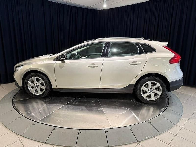 Begagnad Volvo V40 CC Momentum 152 HK (111 kW) 2017 Brun metallic Kombi
