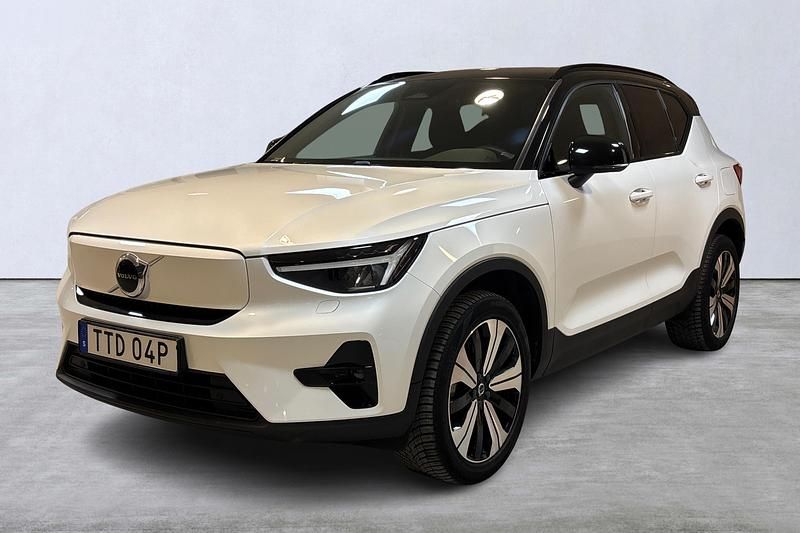 Vit Begagnad 2022 Volvo XC40 Single Motor SUV | 339 900 kr (Marknadspris) - Bild 1/4