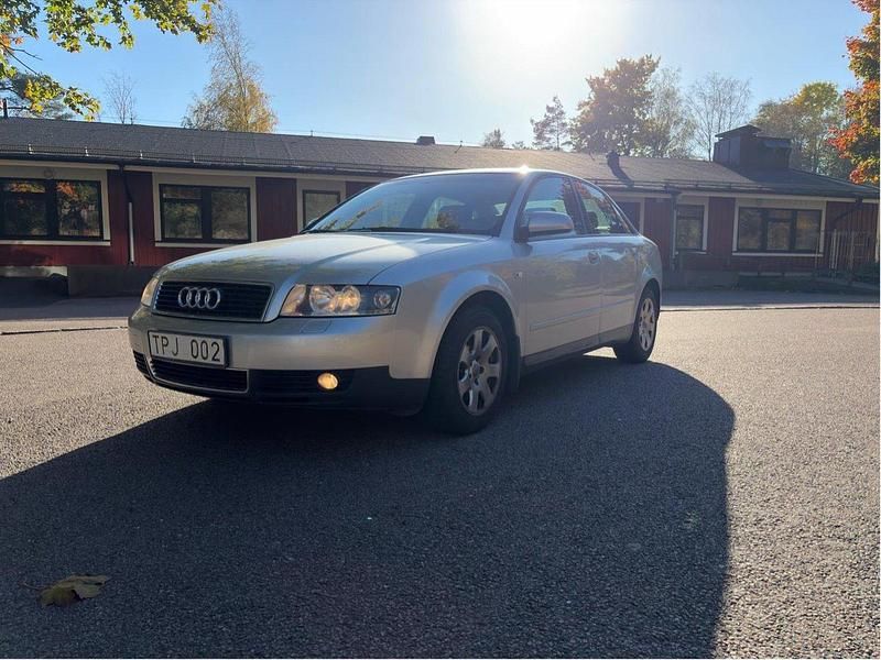 Silver Begagnad 2003 Audi A4 Sedan | 59 900 kr - Bild 1/4