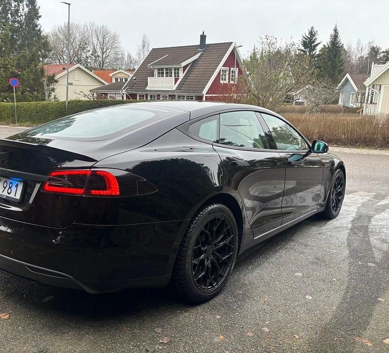 Begagnad Tesla Model S 225 kW (306 HK) 2014 Halvkombi