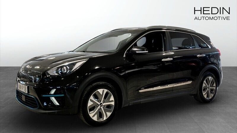 Svart (black) Begagnad 2021 Kia e-Niro Advance SUV | 269 900 kr (Marknadspris) - Bild 1/4