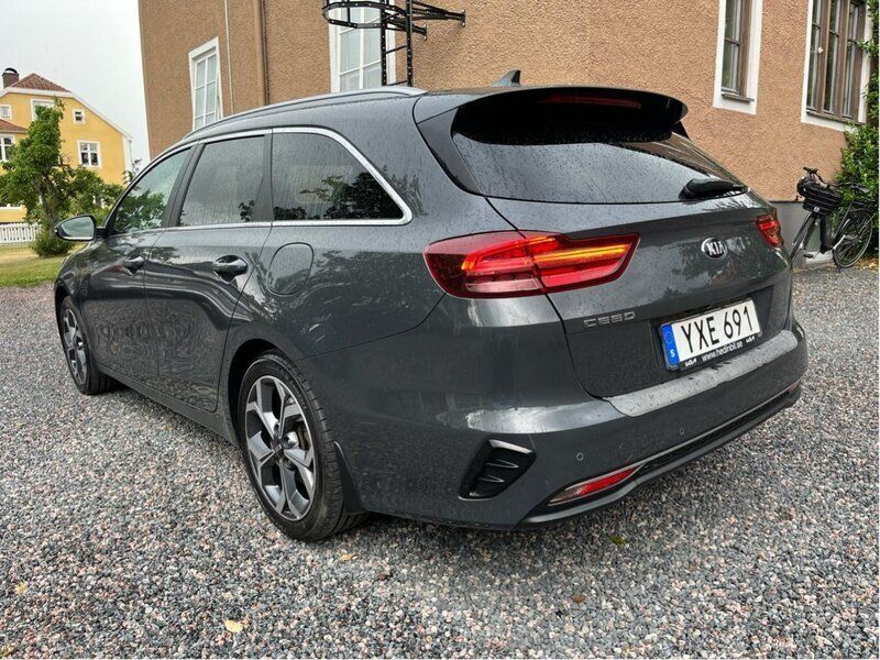 Grå Begagnad 2019 Kia Ceed Sportswagon Kombi | 149 900 kr (Bra pris) - Bild 1/4
