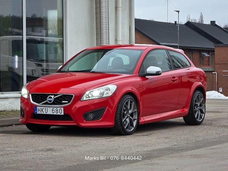 Röd Begagnad 2010 Volvo C30 R-Design Momentum Halvkombi | 79 900 kr (Marknadspris) - Bild 1/4