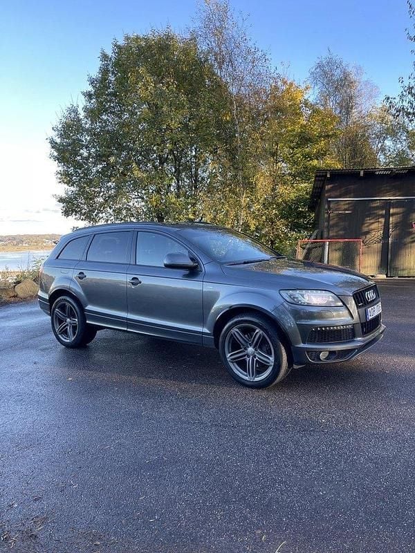 Grå Begagnad 2014 Audi Q7 S-Line SUV | 190 000 kr (Bra pris) - Bild 1/4