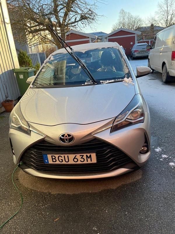 Begagnad 2020 Toyota Yaris Halvkombi | 148 000 kr (Bra pris) - Bild 1/4