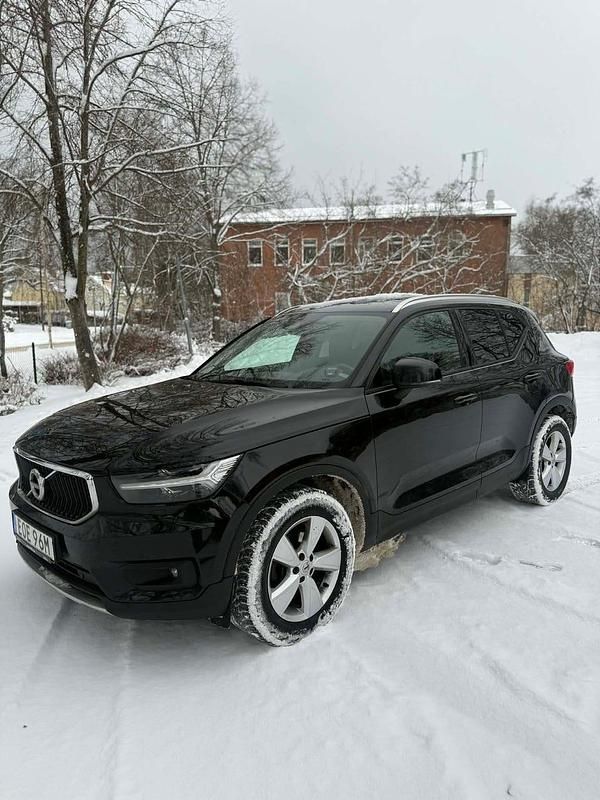 Svart Begagnad 2019 Volvo XC40 SUV | 255 000 kr (Marknadspris) - Bild 1/4