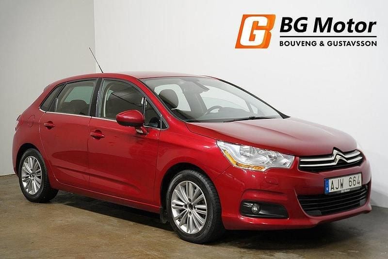 Röd Begagnad 2013 Citroën C4 Halvkombi | 73 600 kr (Marknadspris) - Bild 1/4