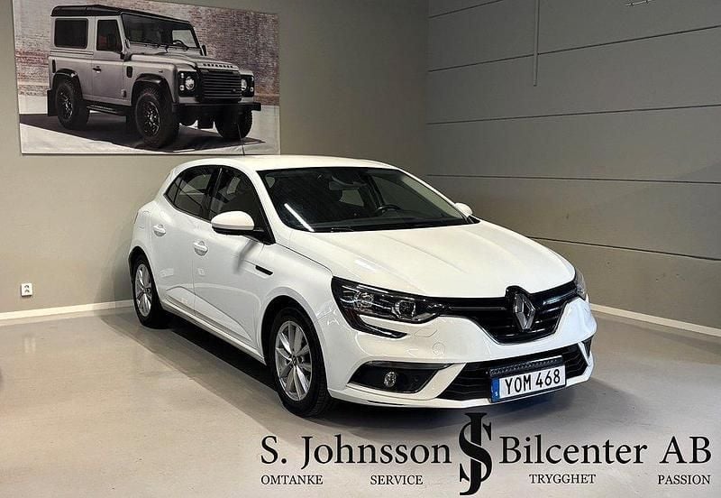 Vit Begagnad 2017 Renault Mégane IV Halvkombi | 129 900 kr (Marknadspris) - Bild 1/4