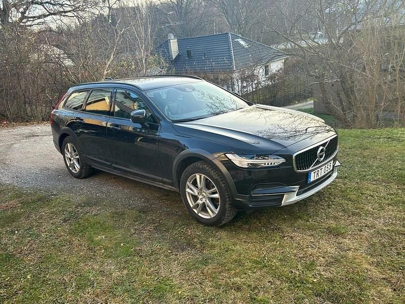 Metallic Begagnad 2018 Volvo V90 CC Kombi | 184 000 kr (Marknadspris) - Bild 1/4