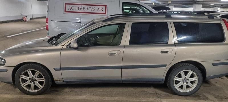 Brun Begagnad 2003 Volvo V70 Business Edition Kombi | 12 000 kr (Superpris) - Bild 1/4