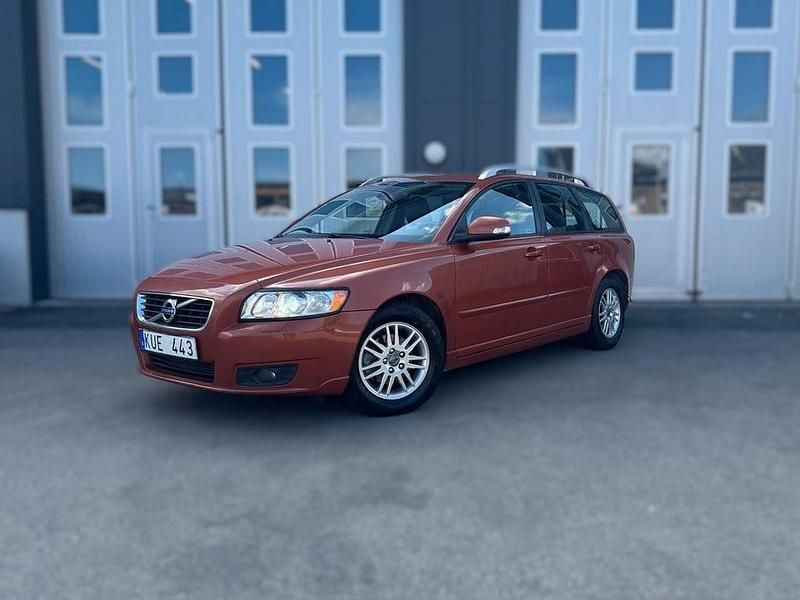 Begagnad Volvo V50 Summum 116 HK (85 kW) 2011 Röd Kombi