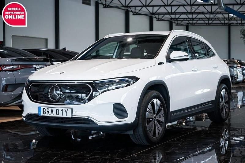 Vit Begagnad 2022 Mercedes EQA250 SUV | 309 900 kr (Bra pris) - Bild 1/4