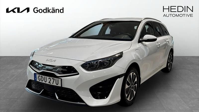 Vit (white) Begagnad 2022 Kia Ceed 2 Kombi | 239 900 kr (Bra pris) - Bild 1/4