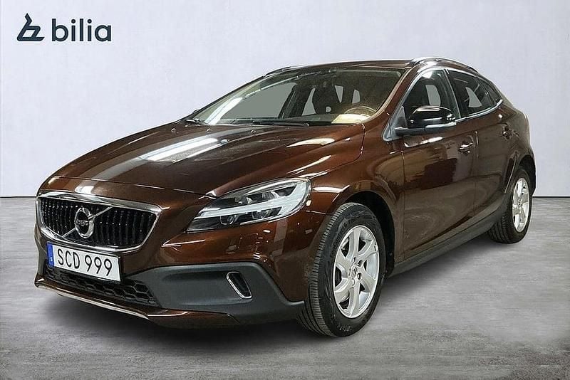 Brun Begagnad 2018 Volvo V40 CC Kombi | 219 900 kr (Marknadspris) - Bild 1/3