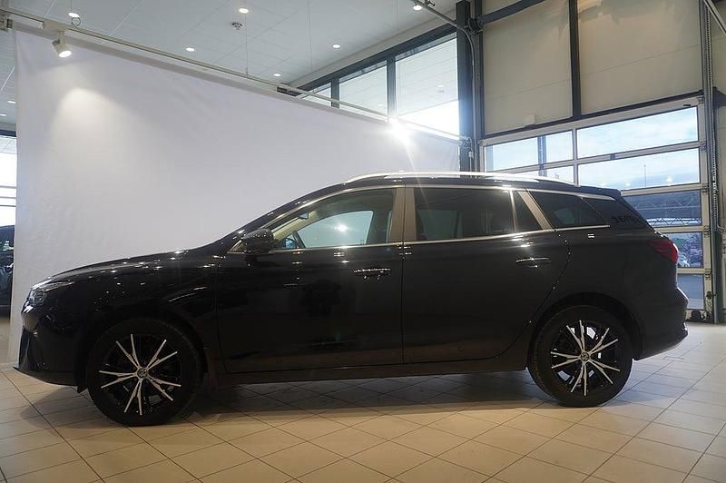 Begagnad MG MG5 EV Luxury 114 kW (156 HK) 2022 Pebble black Kombi