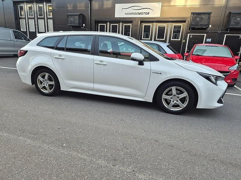 Vit Begagnad 2019 Toyota Corolla Kombi | 199 900 kr (Marknadspris) - Bild 1/4