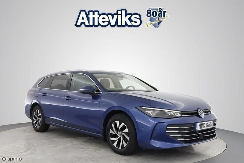 Blå Begagnad 2024 VW Passat Kombi | 342 900 kr (Lite dyr) - Bild 1/3