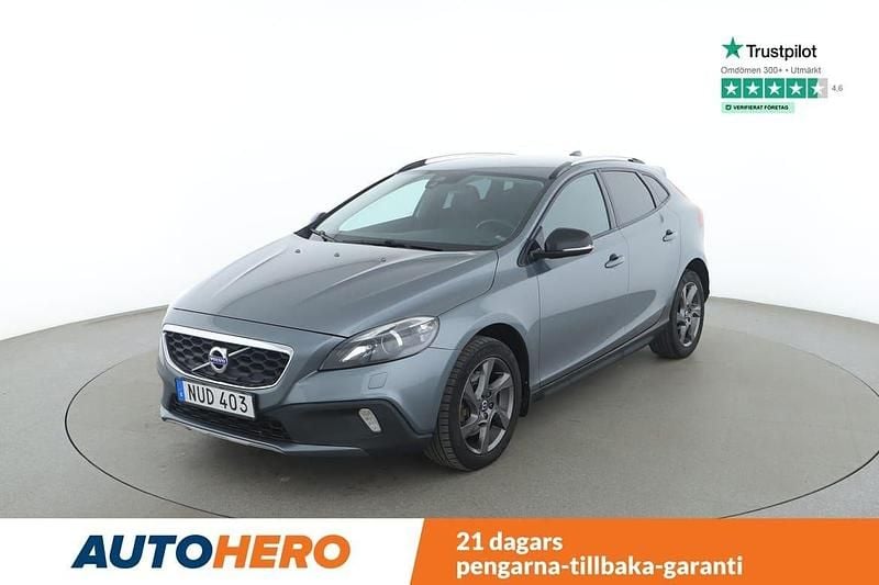 Grå Begagnad 2016 Volvo V40 CC Momentum Kombi | 195 000 kr (Marknadspris) - Bild 1/4