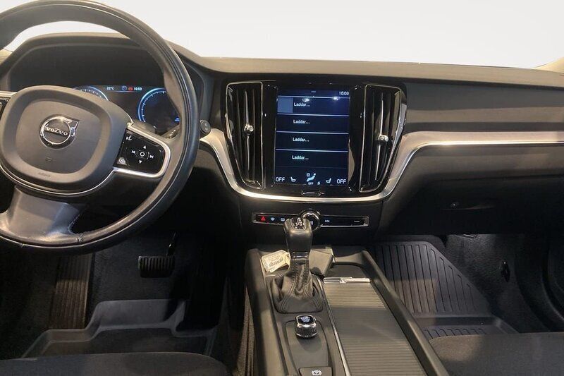 Svart Begagnad 2020 Volvo V60 Momentum Kombi | 284 000 kr (Marknadspris) - Bild 1/1