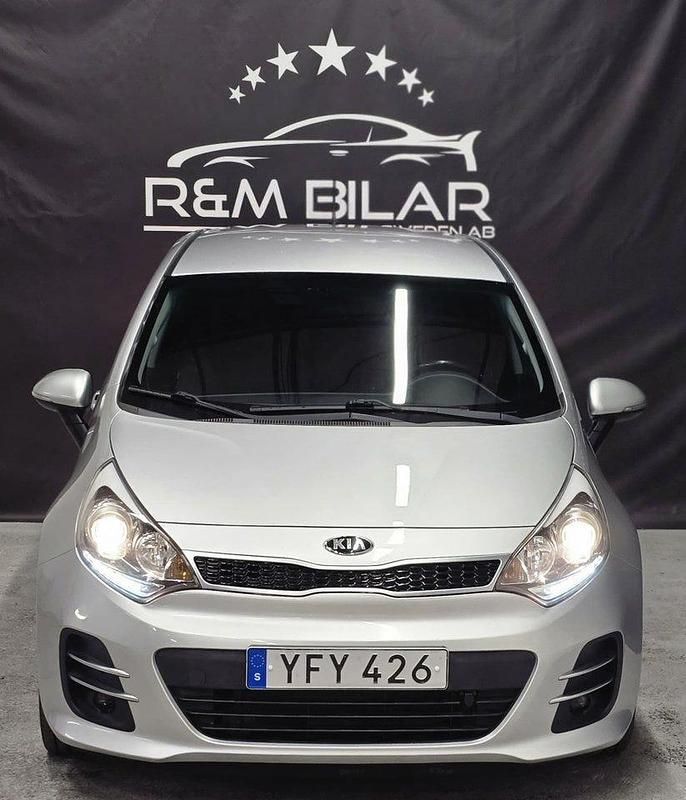 Begagnad Kia Rio 84 HK (61 kW) 2016 Grå Halvkombi