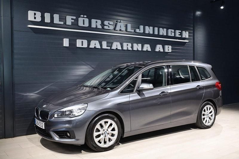 Grå Begagnad 2015 BMW 220 Gran Tourer Advantage Minibuss | 169 000 kr (Marknadspris) - Bild 1/4