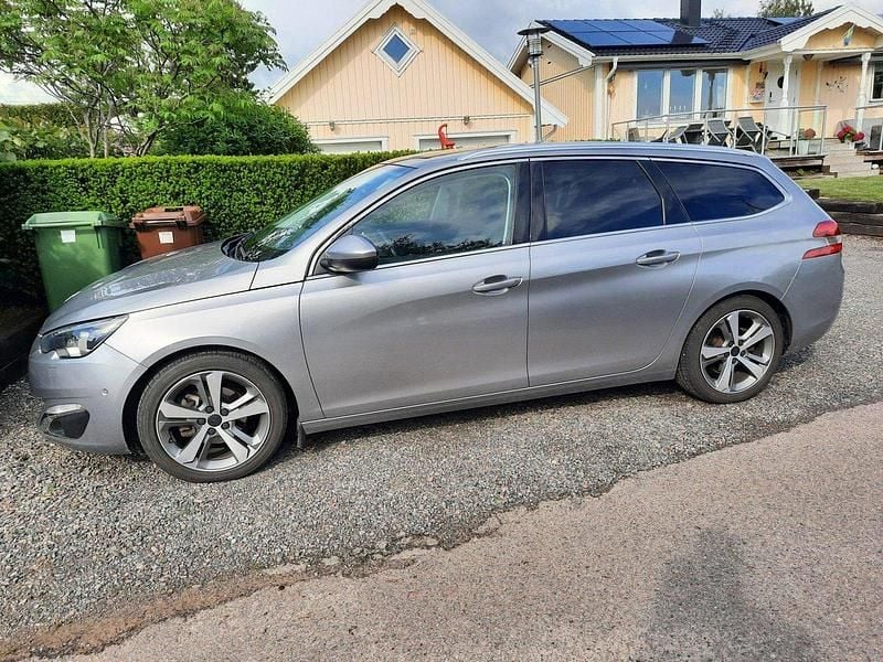 Grå Begagnad 2014 Peugeot 308 Allure Kombi | 80 000 kr (Lite dyr) - Bild 1/4