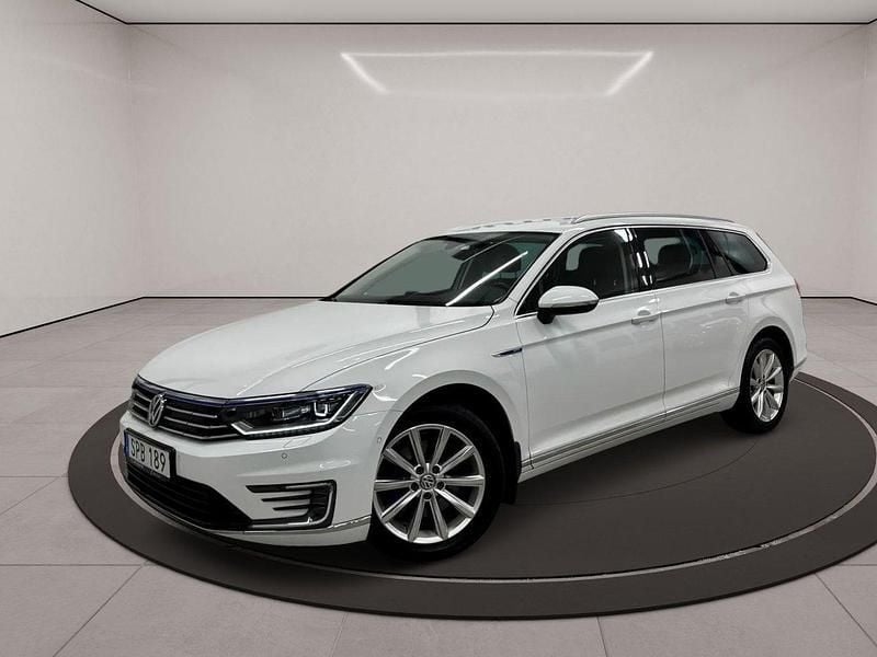 Vit Begagnad 2018 VW Passat Kombi | 189 900 kr (Bra pris) - Bild 1/3