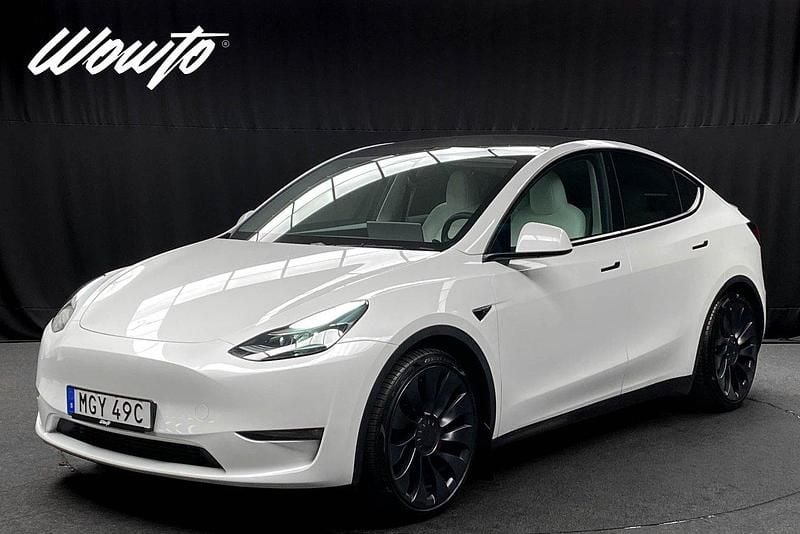 Vit Begagnad 2023 Tesla Model Y Performance SUV | 499 800 kr (Dyr) - Bild 1/3