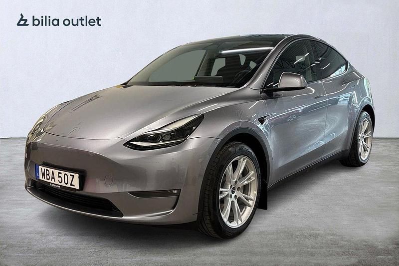 Grå Begagnad 2023 Tesla Model Y Long Range AWD SUV | 469 900 kr (Marknadspris) - Bild 1/4