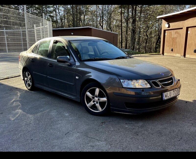Grå Begagnad 2005 Saab 9-3 Vector Sedan | 31 000 kr (Marknadspris) - Bild 1/4