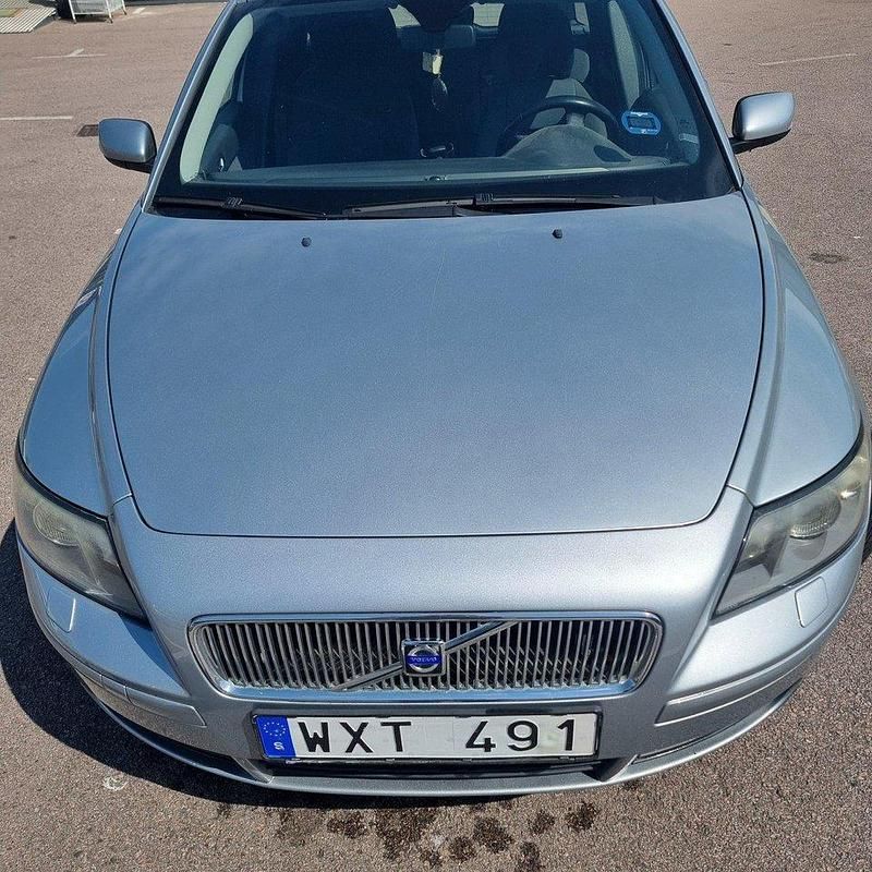 Silver Begagnad 2006 Volvo V50 Kombi | 29 900 kr (Marknadspris) - Bild 1/4