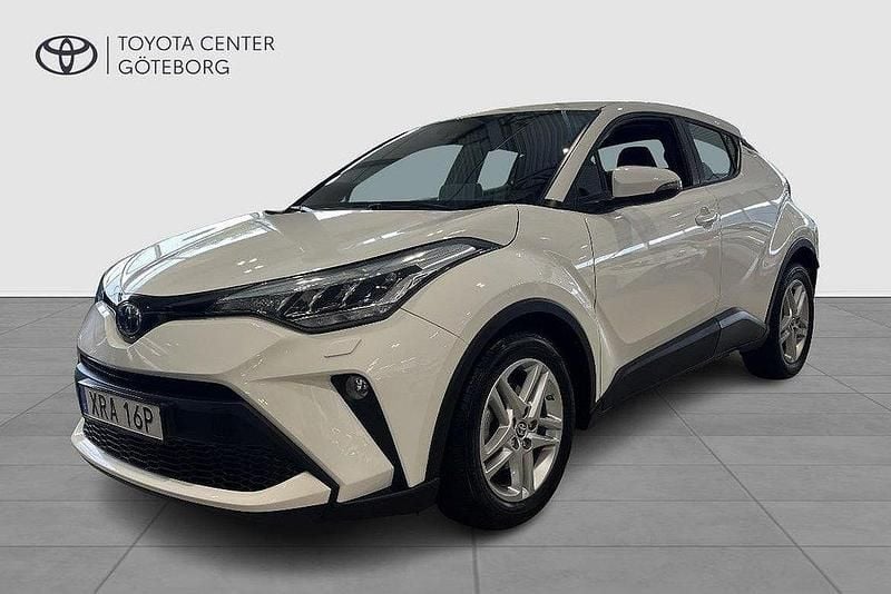 Vit Begagnad 2022 Toyota C-HR Active SUV | 279 900 kr (Marknadspris) - Bild 1/2