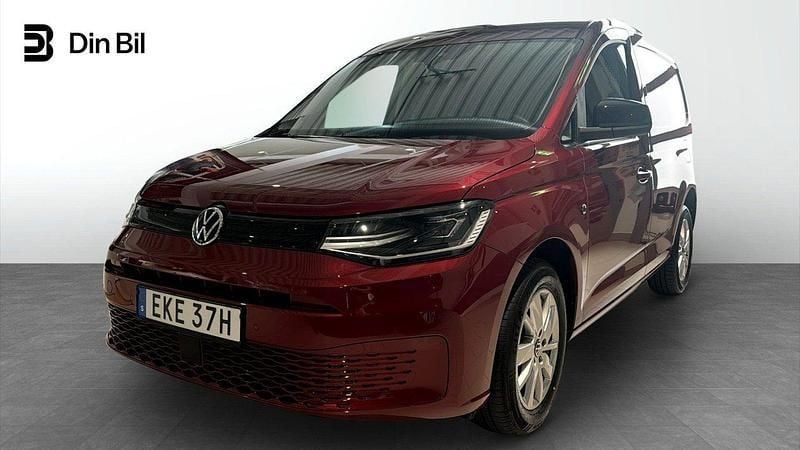 Röd (fortanaröd metallic) Begagnad 2022 VW Caddy Minibuss | 284 900 kr (Superpris) - Bild 1/4