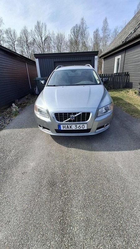 Silver Begagnad 2008 Volvo V70 Summum Kombi | 42 000 kr (Lite dyr) - Bild 1/4