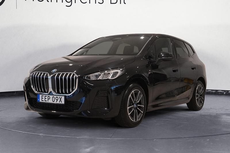 Svart Begagnad 2025 BMW 225 Active Tourer M Sport Minibuss | 399 800 kr - Bild 1/4