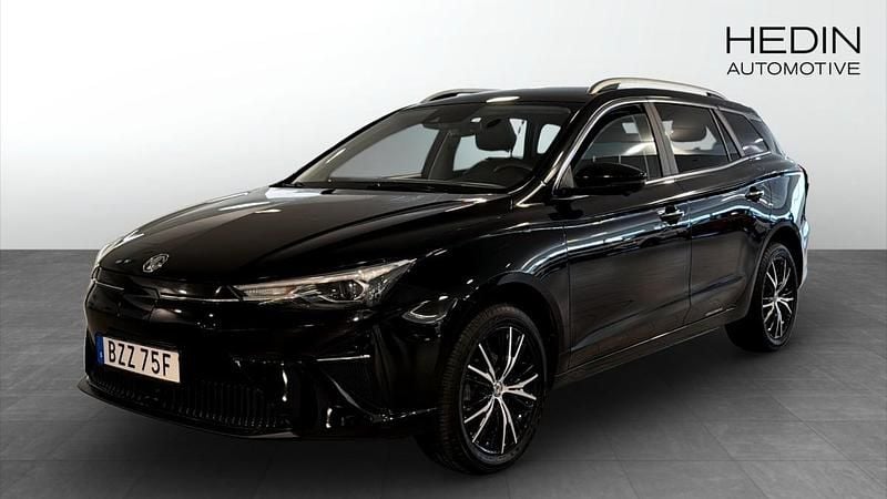 Svart (black) Begagnad 2023 MG MG5 EV Kombi | 234 900 kr (Marknadspris) - Bild 1/4