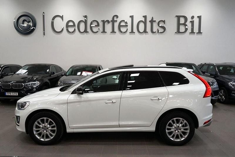 Vit Begagnad 2015 Volvo XC60 R-Design SUV | 219 900 kr (Lite dyr) - Bild 1/4