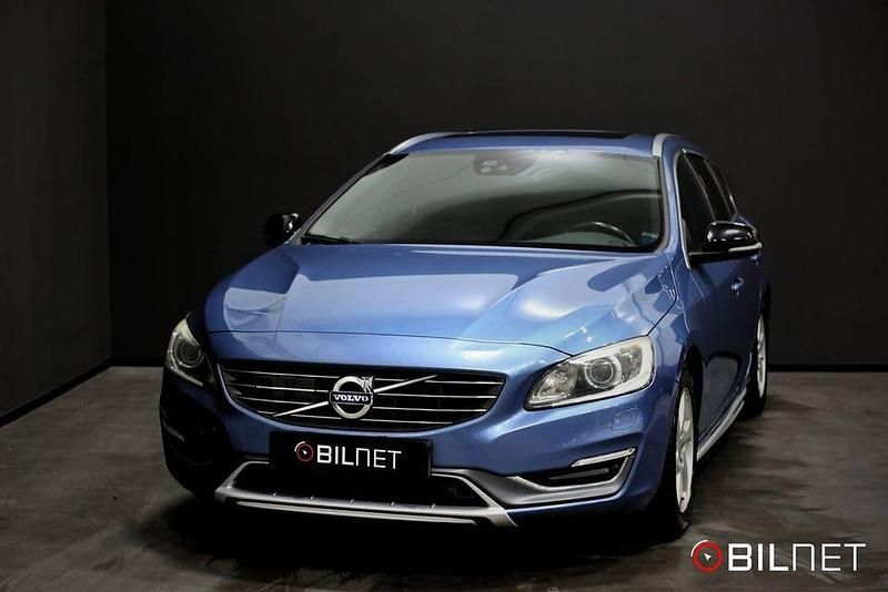 Blå Begagnad 2014 Volvo V60 Kombi | 139 900 kr (Lite dyr) - Bild 1/3