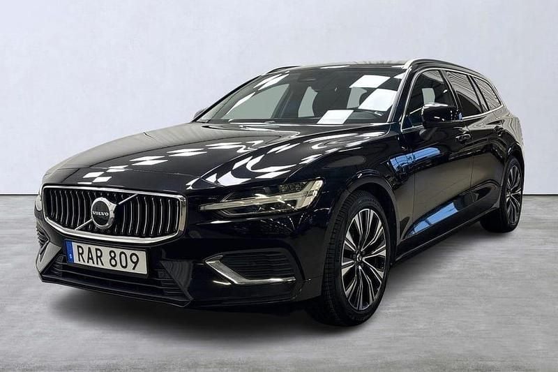 Svart Begagnad 2024 Volvo V60 Core Kombi | 369 900 kr (Marknadspris) - Bild 1/4