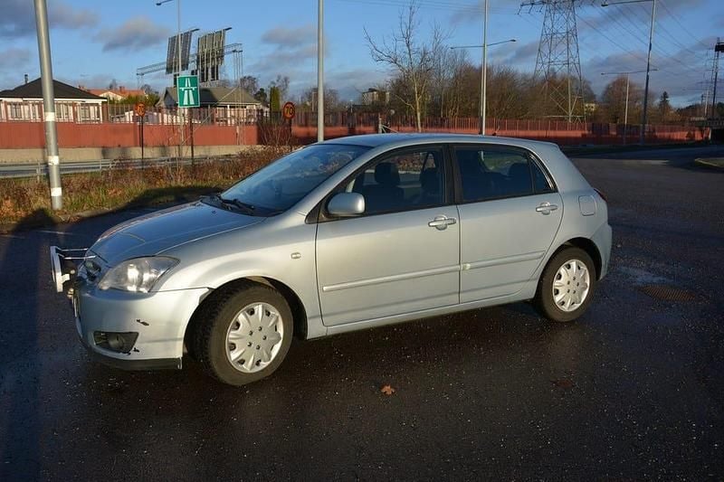 Begagnad 2005 Toyota Corolla Halvkombi | 25 000 kr (Marknadspris) - Bild 1/4