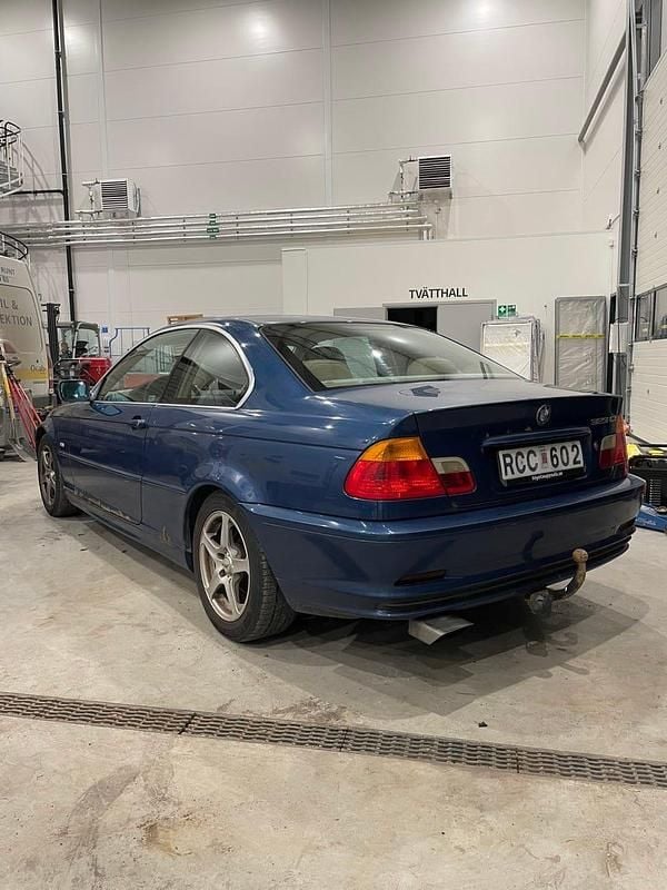 Begagnad 2000 BMW 323 Sportkupé | 31 900 kr - Bild 1/4