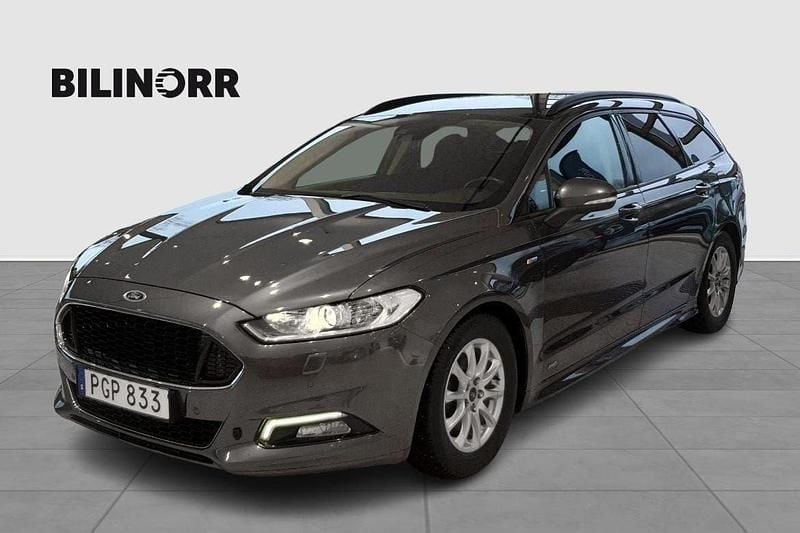 Grå Begagnad 2017 Ford Mondeo ST-Line Kombi | 159 900 kr (Marknadspris) - Bild 1/4
