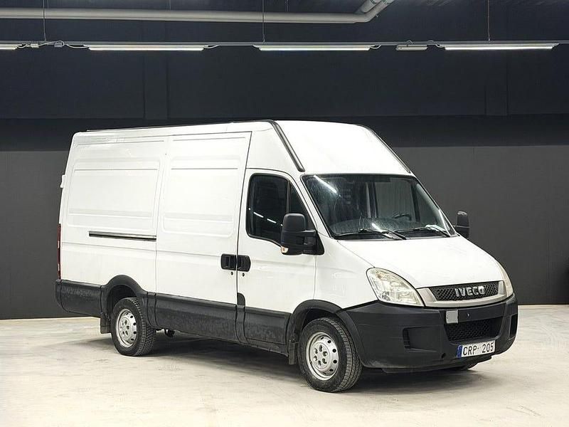 Begagnad Iveco Daily 126 HK (92 kW) 2011 Vit Van